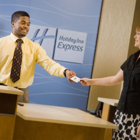 Holiday Inn Express & Suites Alexandria - Fort Belvoir By Ihg Dış mekan fotoğraf