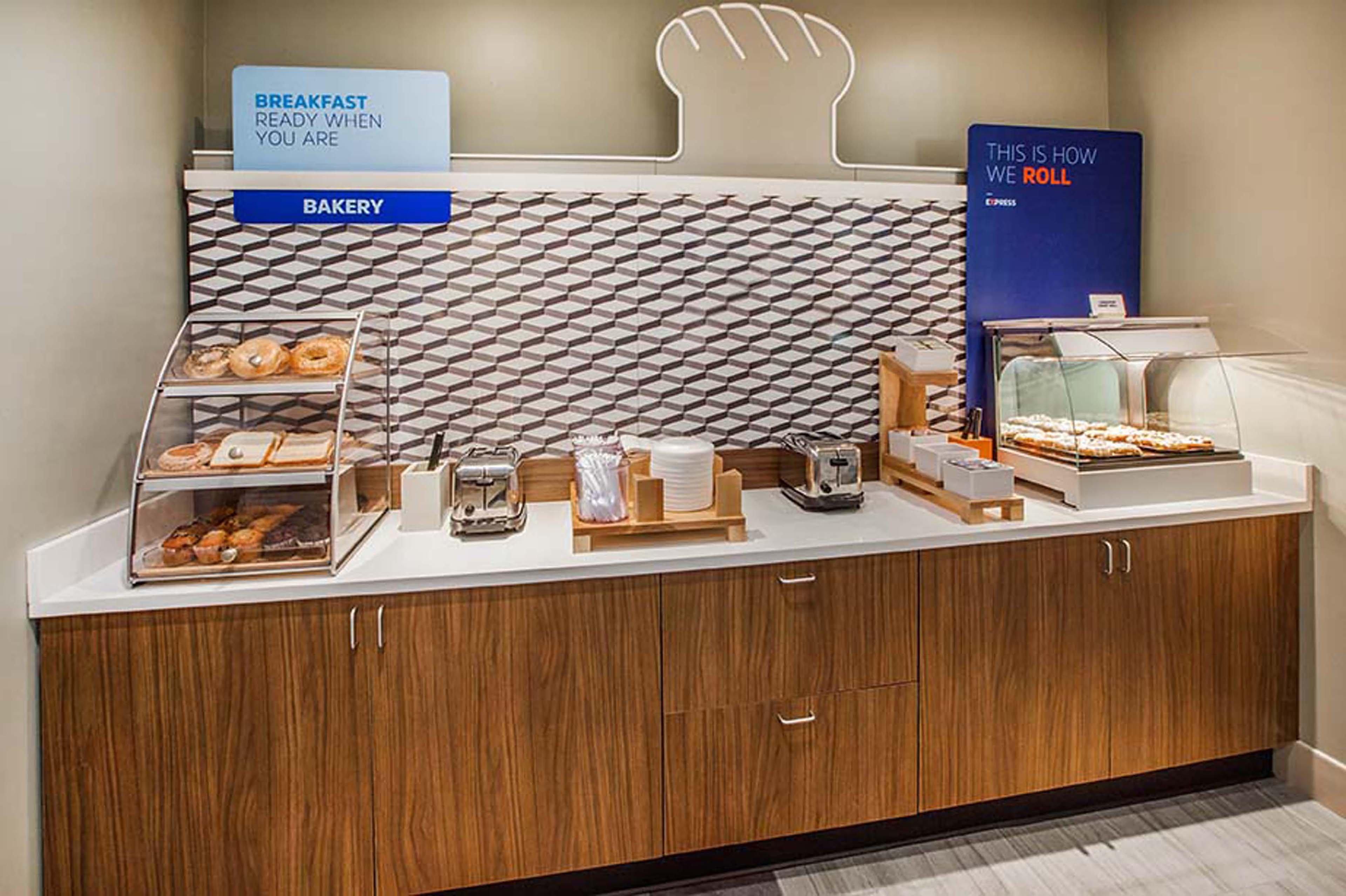 Holiday Inn Express & Suites Alexandria - Fort Belvoir By Ihg Dış mekan fotoğraf