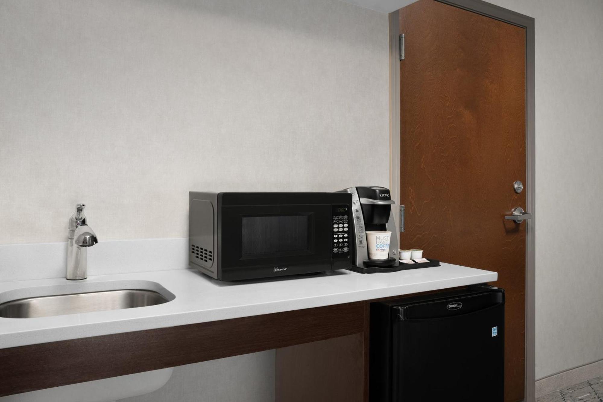 Holiday Inn Express & Suites Alexandria - Fort Belvoir By Ihg Dış mekan fotoğraf