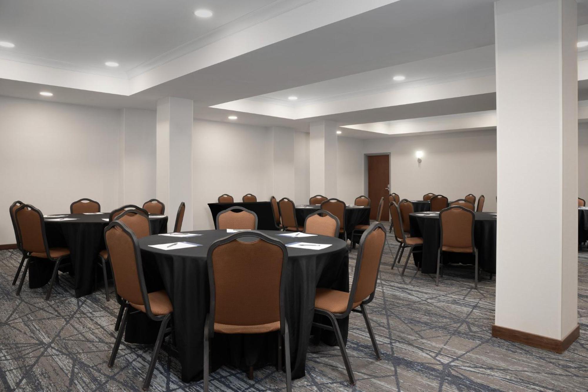 Holiday Inn Express & Suites Alexandria - Fort Belvoir By Ihg Dış mekan fotoğraf
