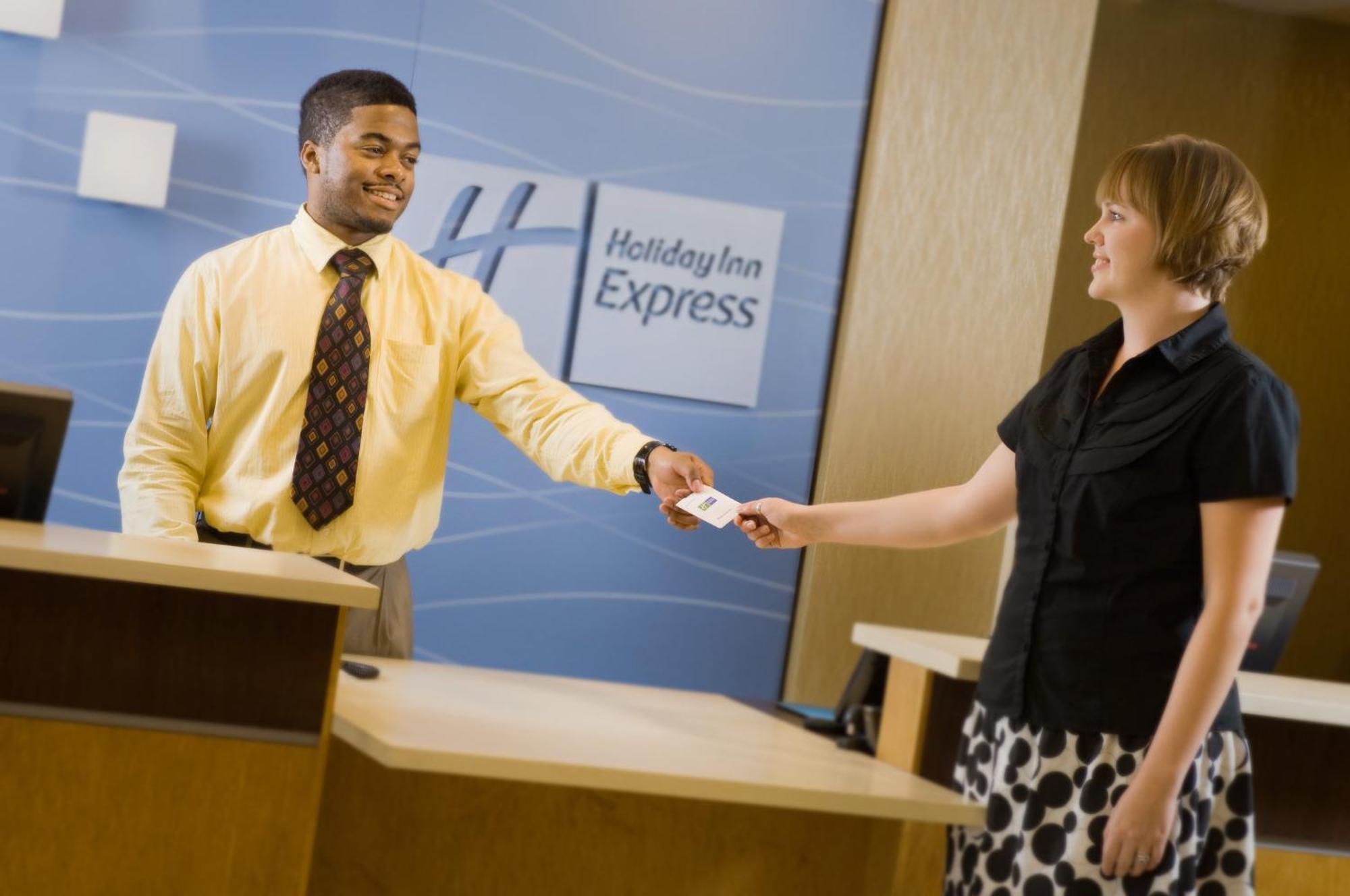 Holiday Inn Express & Suites Alexandria - Fort Belvoir By Ihg Dış mekan fotoğraf